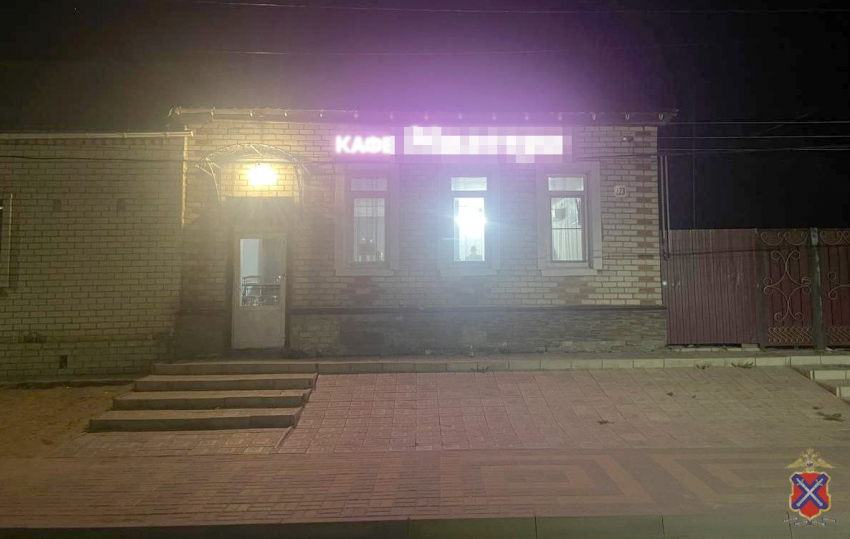 Триста литров пива без документов изъяли из волгоградского кафе «Маэстро»