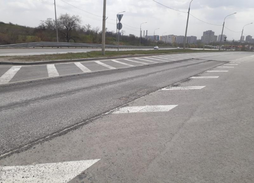 Необычный ремонт дороги на Мамаевом кургане после нанесения разметки снял на видео волгоградец