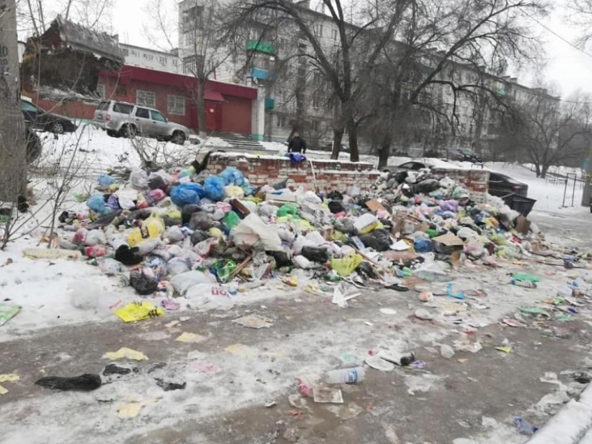 Народ недоволен тем, как вывозят мусор в Волгограде