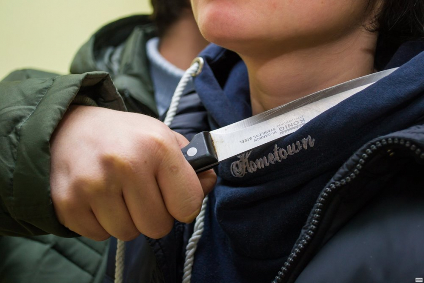 26-летний волжанин ударил ножом в грудь своего приятеля