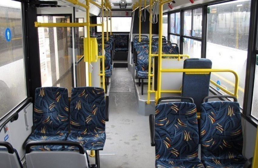 По Волгограду курсируют 4 новых низкопольных автобуса 