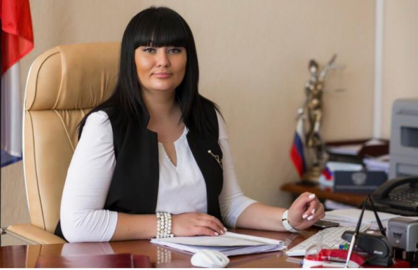 Астраханский облсуд назначил дату рассмотрения жалобы экс-судьи из Волгограда Добрыниной