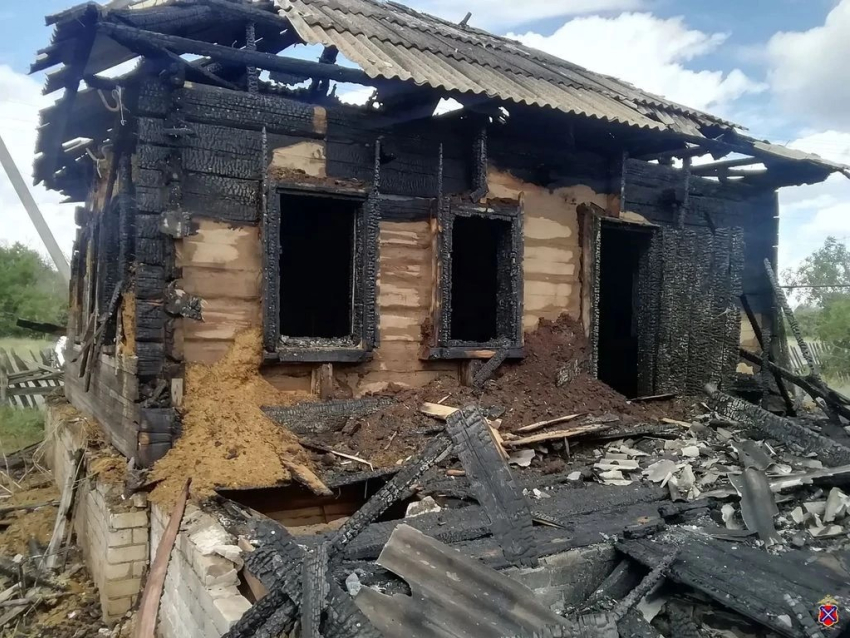 Два дома спалила ради развлечения скучающая компания под Волгоградом