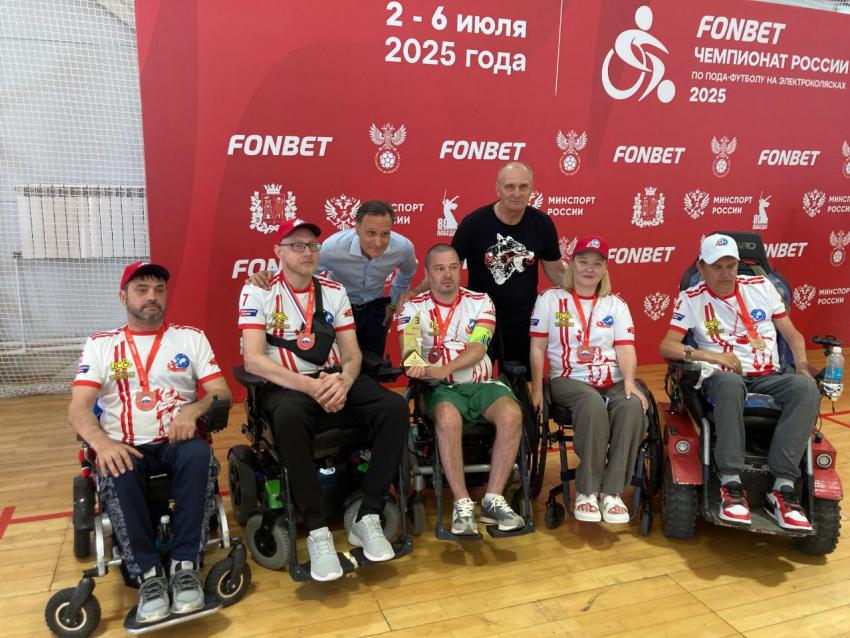 Команда волгоградских футболистов-колясочников получит инвентарь по поручению губернатора