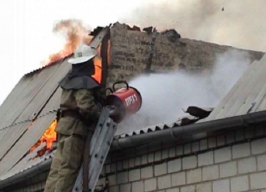 Двое волжан заживо сгорели в частном доме