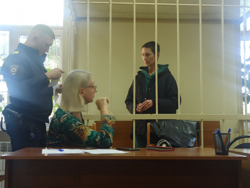 Взять вину на себя предложил сожитель зарезавшей из ревности подругу волгоградки 