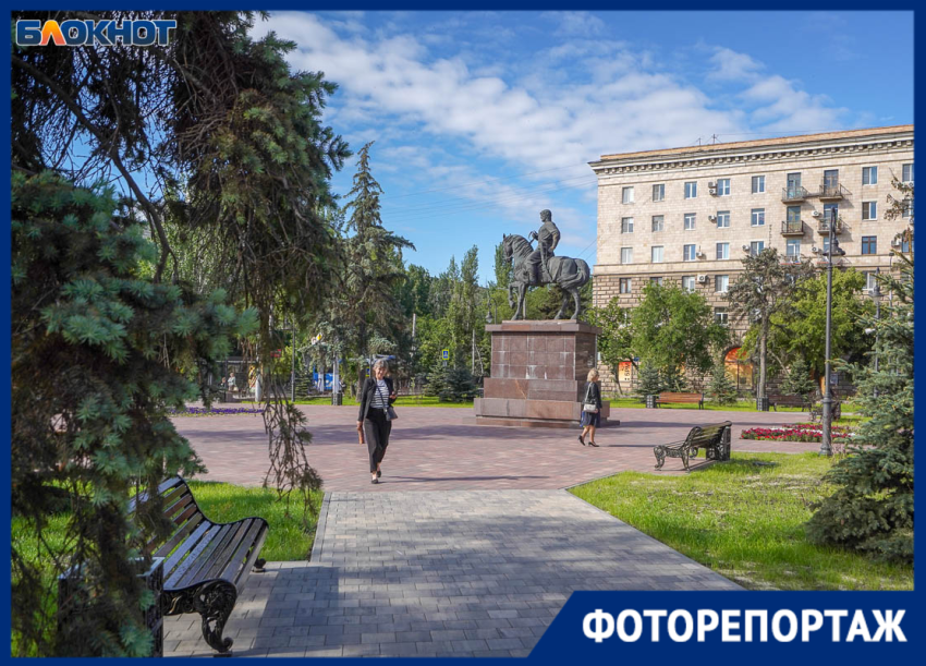 Плешивым газоном и открыточным видом порадовало волгоградцев благоустройство сквера за 74 млн