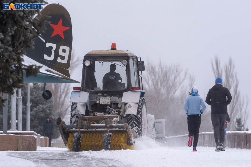 Штормовое предупреждение из-за ветра 30 м/с продлено в Волгоградской области