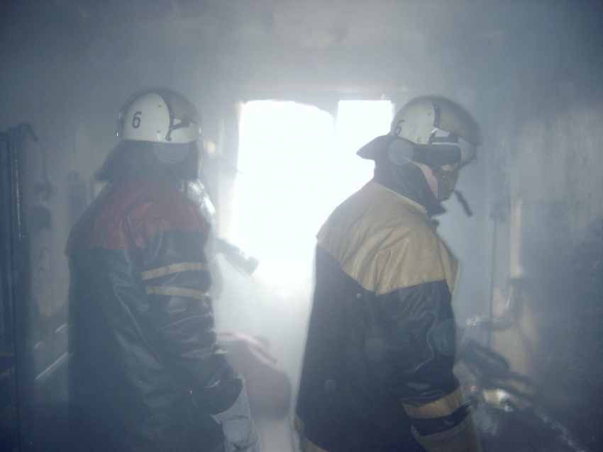 Под Волгоградом сгорел частный дом: трое погибших