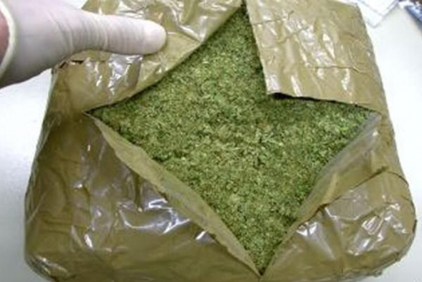 В Волгограде у проводника поезда нашли 1,2 кг марихуаны