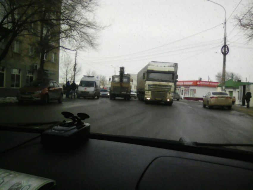 Автокран  сбил пешехода на юге Волгограда