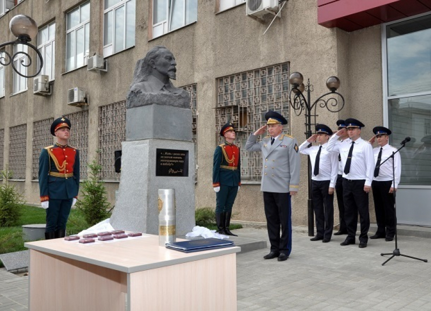 В Волгограде сотрудники УФСБ отправили капсулу с секретным посланием потомкам в 2043 год