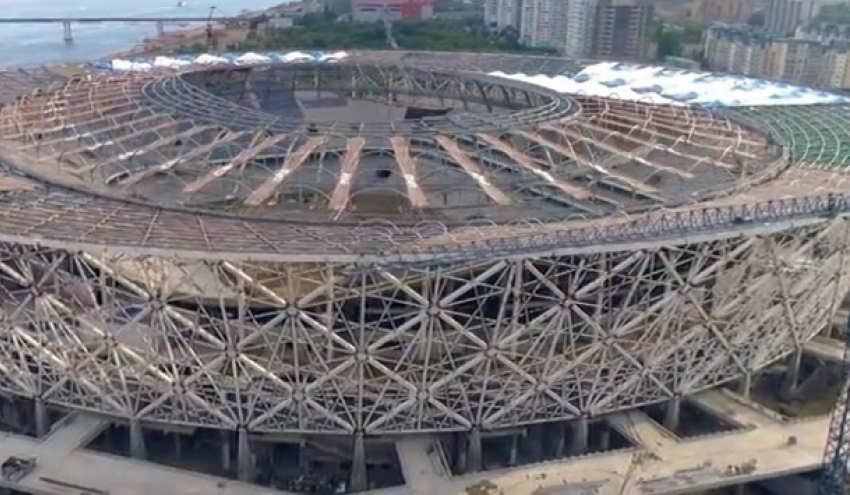 Монтаж кровли стадиона «Волгоград Арена» сняли с высоты птичьего полета