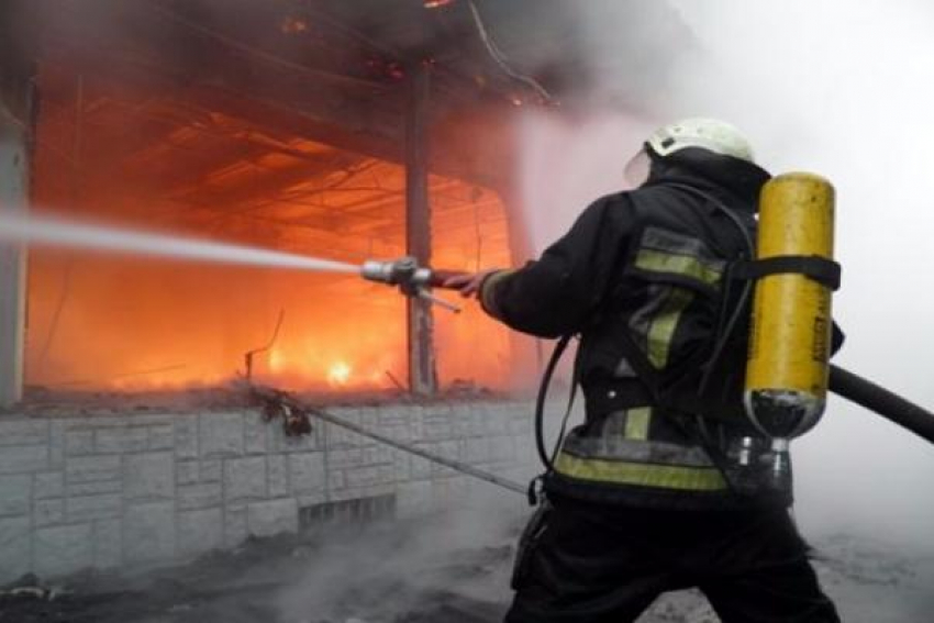 21-летний парень спалил заброшенное здание лицея под Волгоградом 