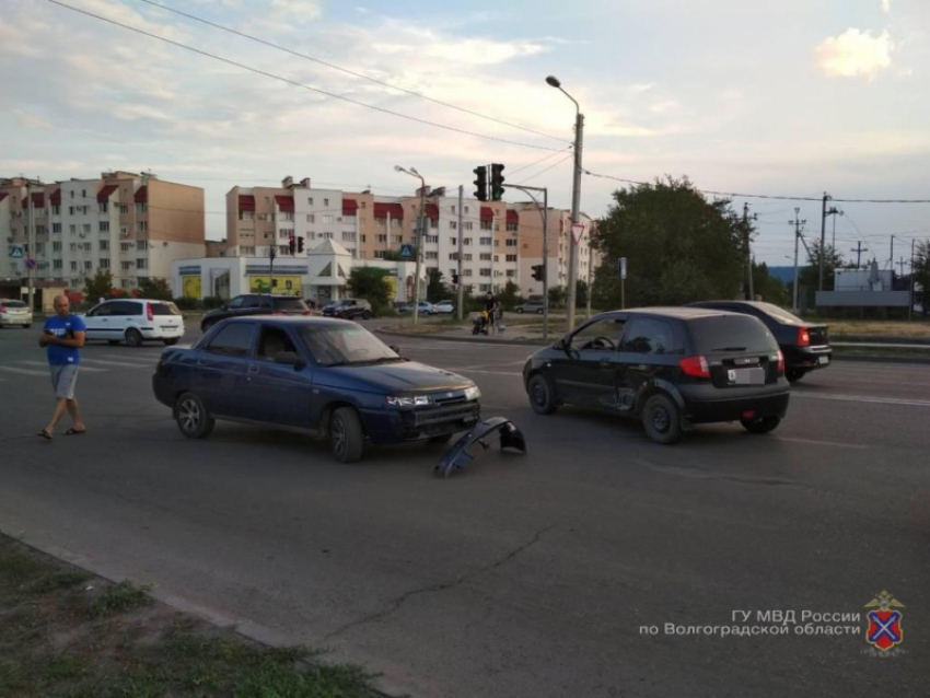 Младенец получил травмы в столкновении Hyundai с «десяткой» в Волжском