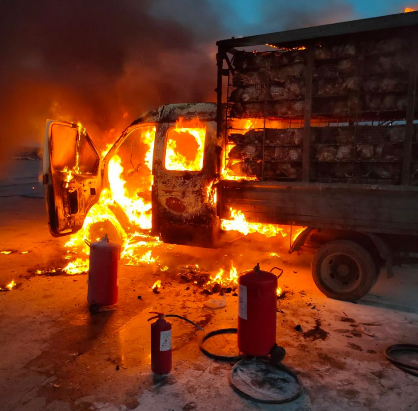 Полыхающую «Газель» тушили в Волгоградской области