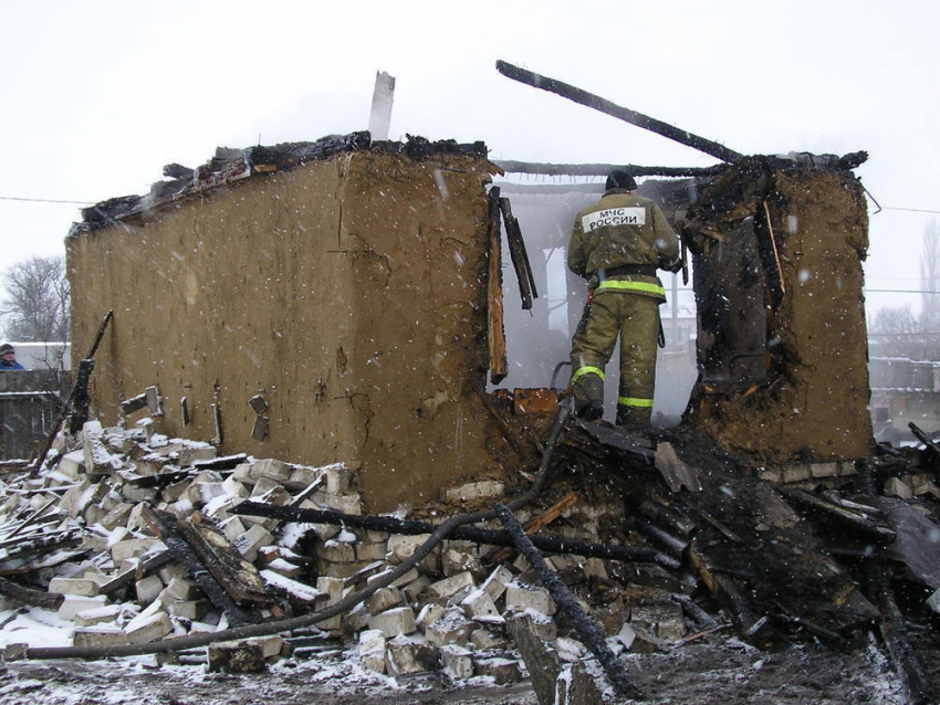 Под Волгоградом сгорел 3-летний малыш, пока отец тушил огонь снегом