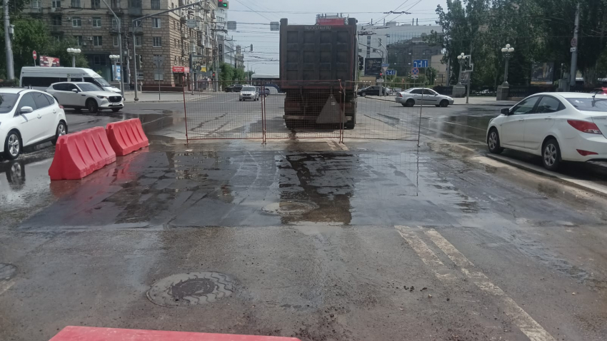 В центре Волгограда восстановили проезжую часть после обвала