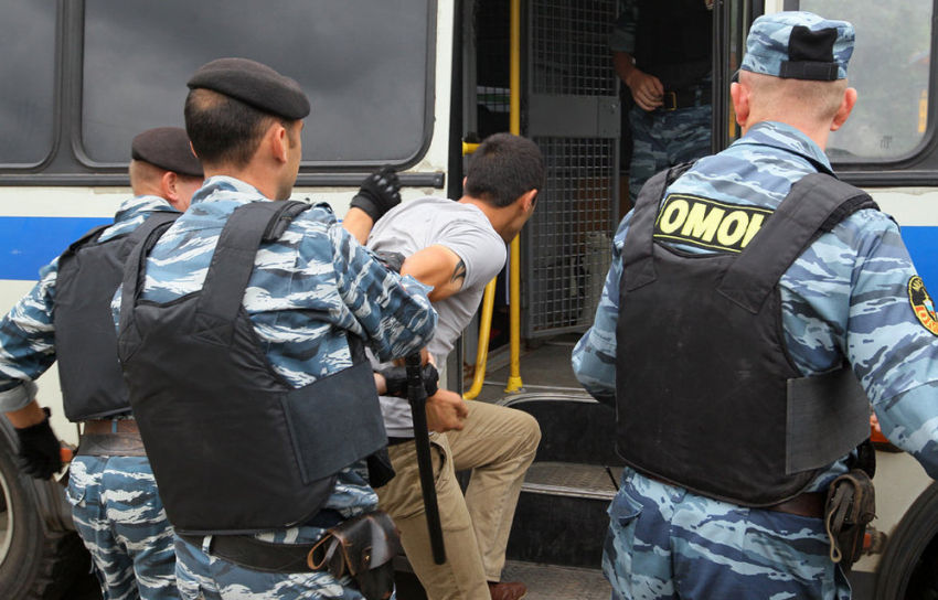Сотрудники ОМОН поймали двух бомжей в Волгограде