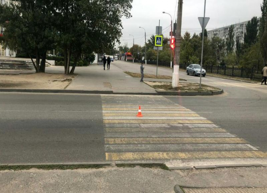  Водитель на Ниве скрылся после того как сбил 15-летнего школьника на переходе в Волгограде 