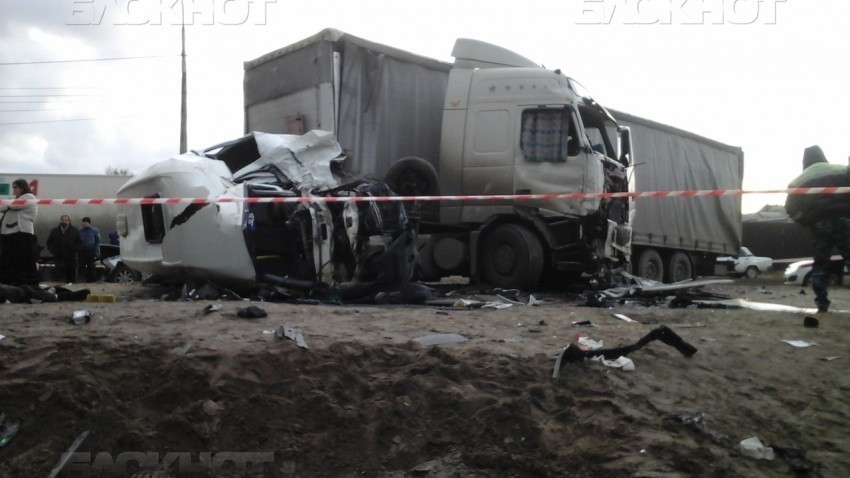 Двоих пострадавших в ДТП с грузовиком в Волгограде перевели из реанимации 