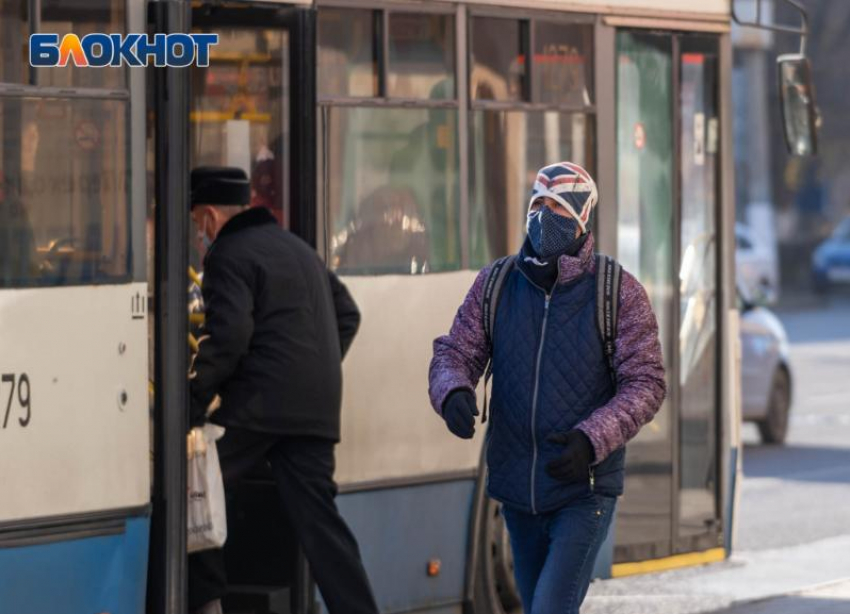 Губернатор Волгоградской области увеличил штат штрафующих за отсутствие масок и перчаток