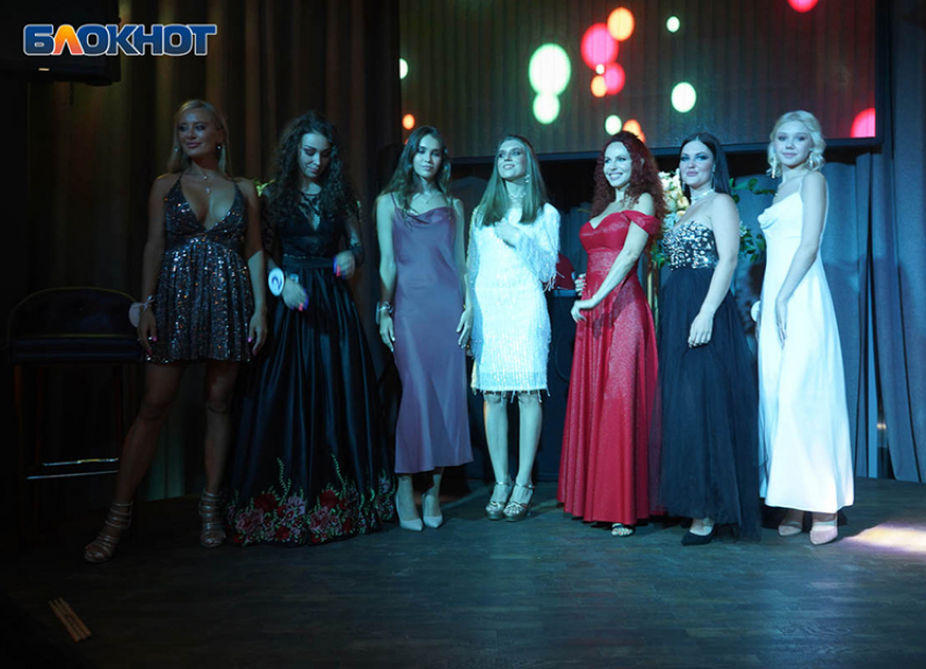Победительницу «Мисс Блокнот Волгоград-2022» носили на руках