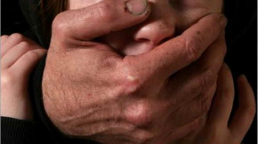 В Волжском следователь полиции спас 23-летнюю девушку от насильника