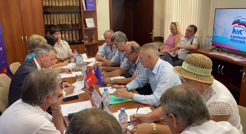 Дачники провели народный сход в кабинете депутата Госдумы в Волгограде