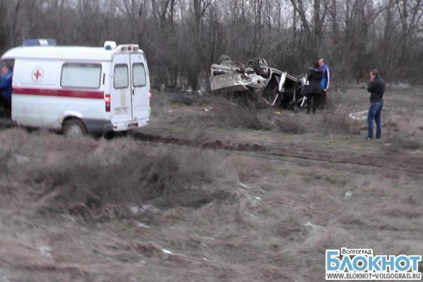 В Волгоградской области Mazda улетела в кювет: 4 человека пострадали