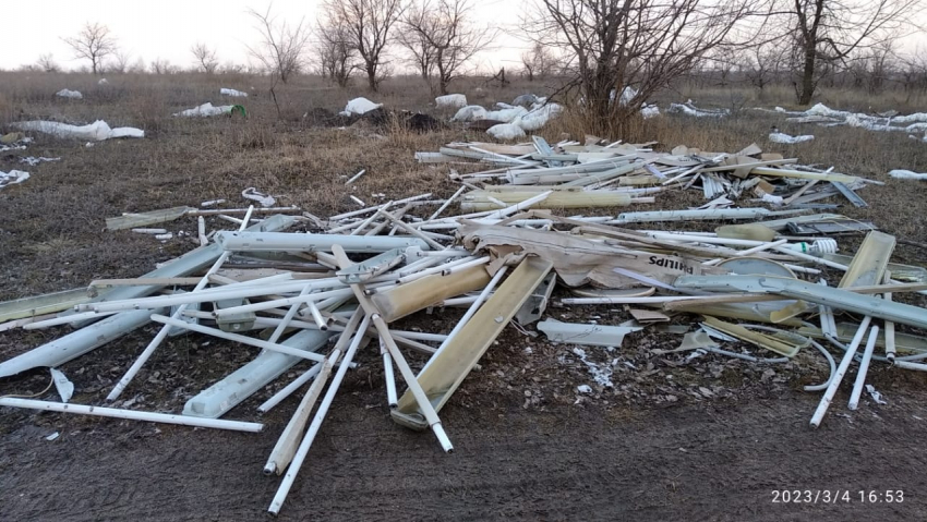 Смертельно опасную свалку случайно нашли в окрестностях Волгограда дачники