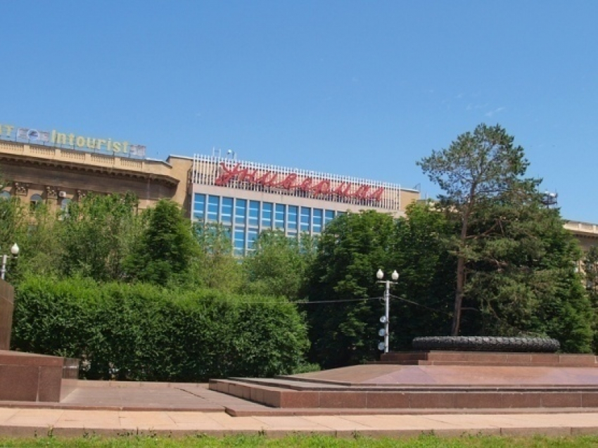 Предпринимателям назвали крайний срок, когда они должны покинуть ЦУМ Волгограда