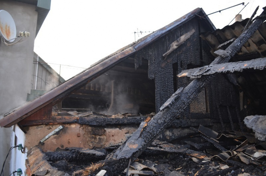 Пожар вспыхнул из-за газового оборудования: волгоградку едва успели спасти