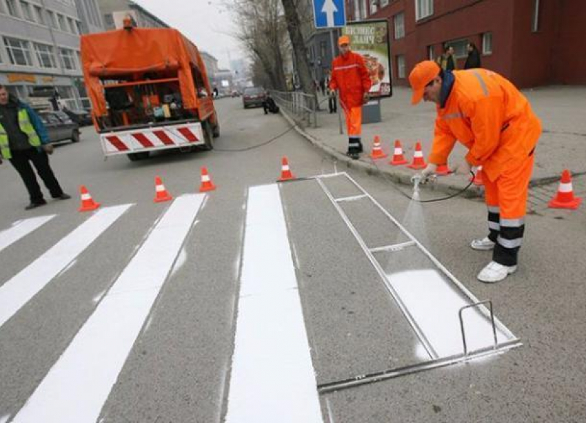 На проспекте Ленина в Волгограде помоют дорожную разметку