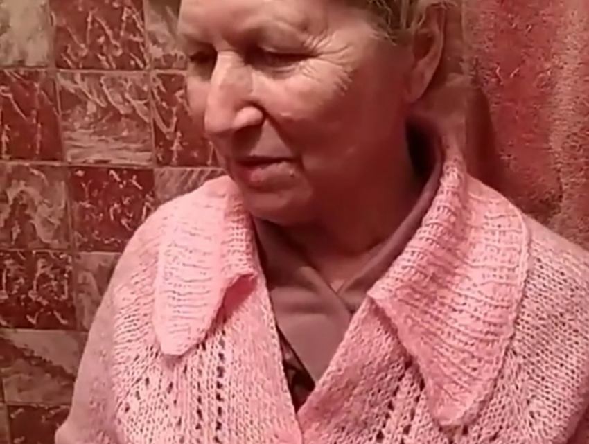 Всю жизнь стирала руками: 71-летней пенсионерке волгоградские волонтеры подарили стиральную машинку 