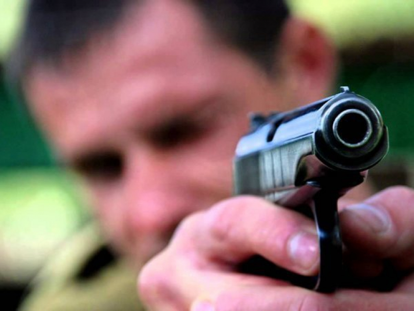 Житель Пермского края нашел в Волгограде пистолет и расстрелял из него супругов 