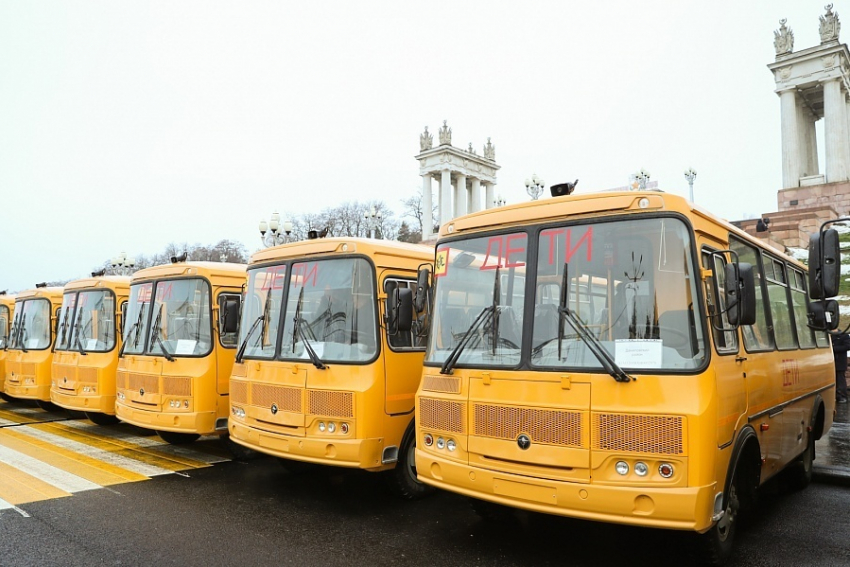 54 автобуса будут развозить юных волгоградцев по школам