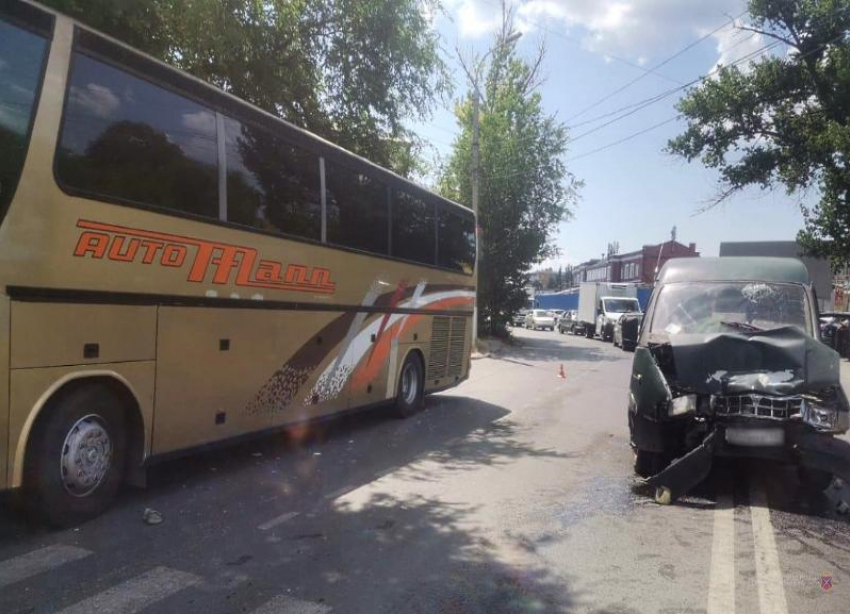 Водитель газели волгоград. Волгоград Тбилиси автобус. Тбилиси Волгоград микроавтобус. С Волгограда в Волгоград Тбилиси автобусы. Водители автобусов Тбилиси - Нальчик.