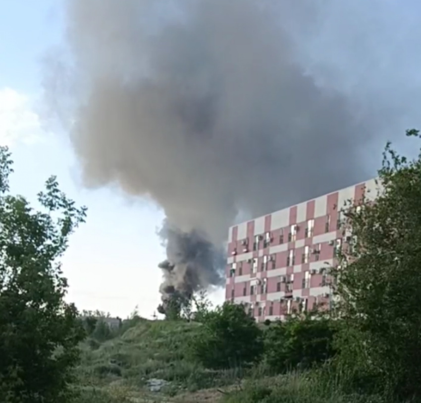 Волоградцев напугал огромный столб дыма в Дзержинском районе: видео