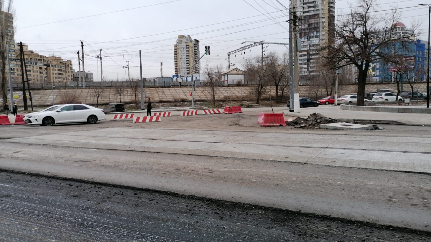 Сроки закрытия Краснознаменской для проезда продлили в центре Волгограда