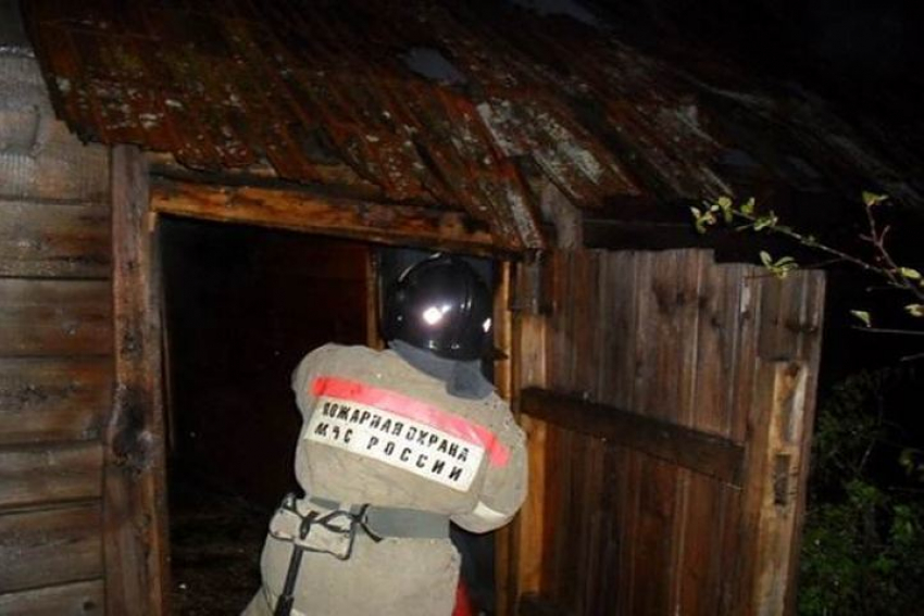 61-летний мужчина сгорел заживо в деревянной постройке в Волгоградской области
