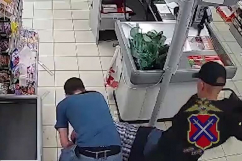 Пинали и били бутылкой по лицу: в колонию отправили напавших на покупателя подростков под Волгоградом