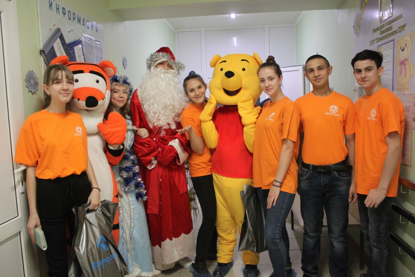 Дед Мороз стал посланником добра для маленьких пациентов в Котельниково