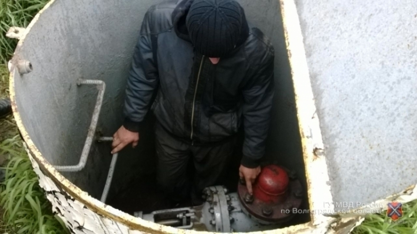 В Волгоградской области двое фроловчан украли на КамАЗе 20 тонн нефти