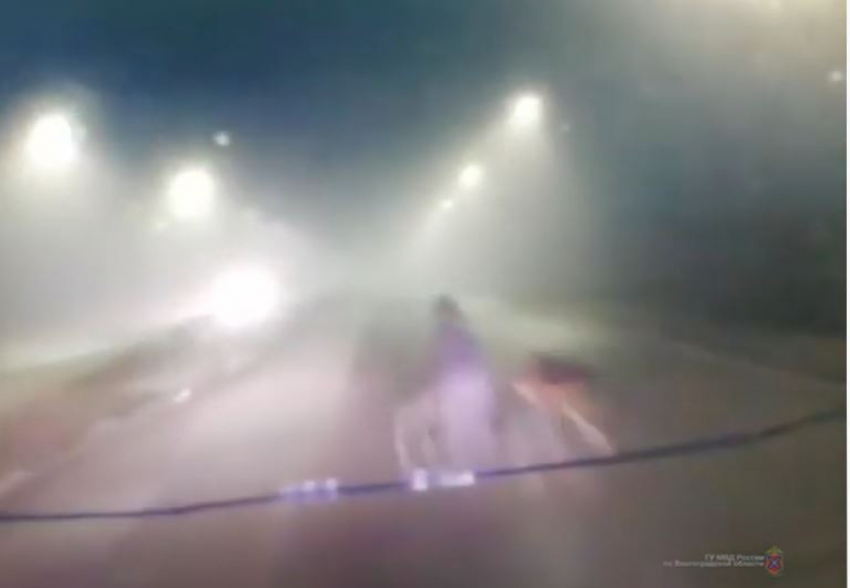 Разыскивается водитель, изувечивший пешехода под Волгоградом 