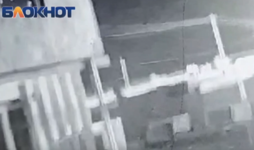 Момент падения сбитого украинского беспилотника под Волгоградом попал на видео 