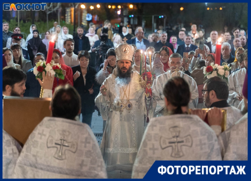 Тысячи православных вышли на ночной крестный ход на Пасху в Волгограде в 2025 году