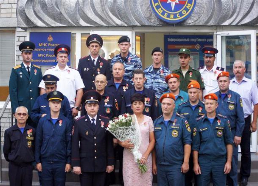 В Волгограде ОМОНовцев наградили за отвагу на пожаре