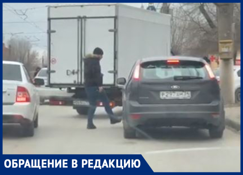 Автомобильные «войны» на Ангарском в Волгограде попали на видео: водитель «Газели» отомстил пенсионеру 