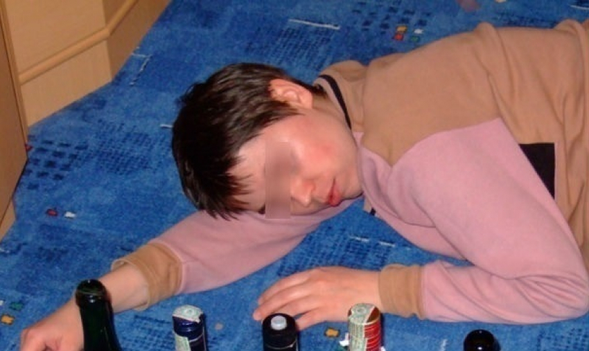 В Волжском 12-летний мальчик попал в больницу с сильнейшим алкогольным отравлением